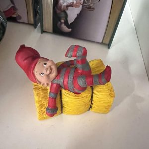 Pobra nisse med høyball